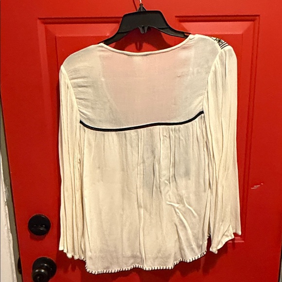 ADD ON ITEM💕Forever 21 Cream Blouse with Black Embroidery - Picture 4 of 4